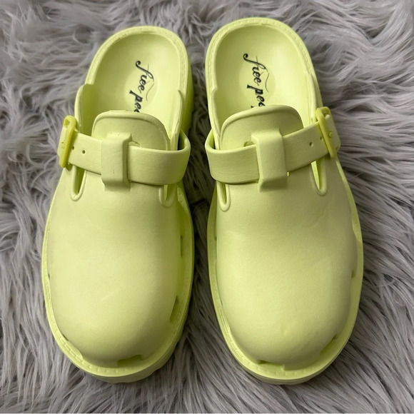 FREE PEOPLE Karlie Buckle Clog Size 8 NWOT - Picture 4 of 10